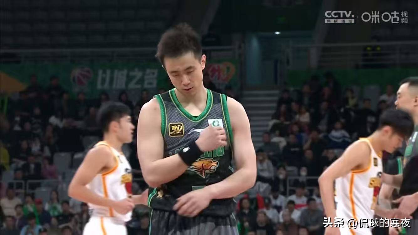 关于克雷费尔德全队斗志昂扬，保持连胜状态的信息