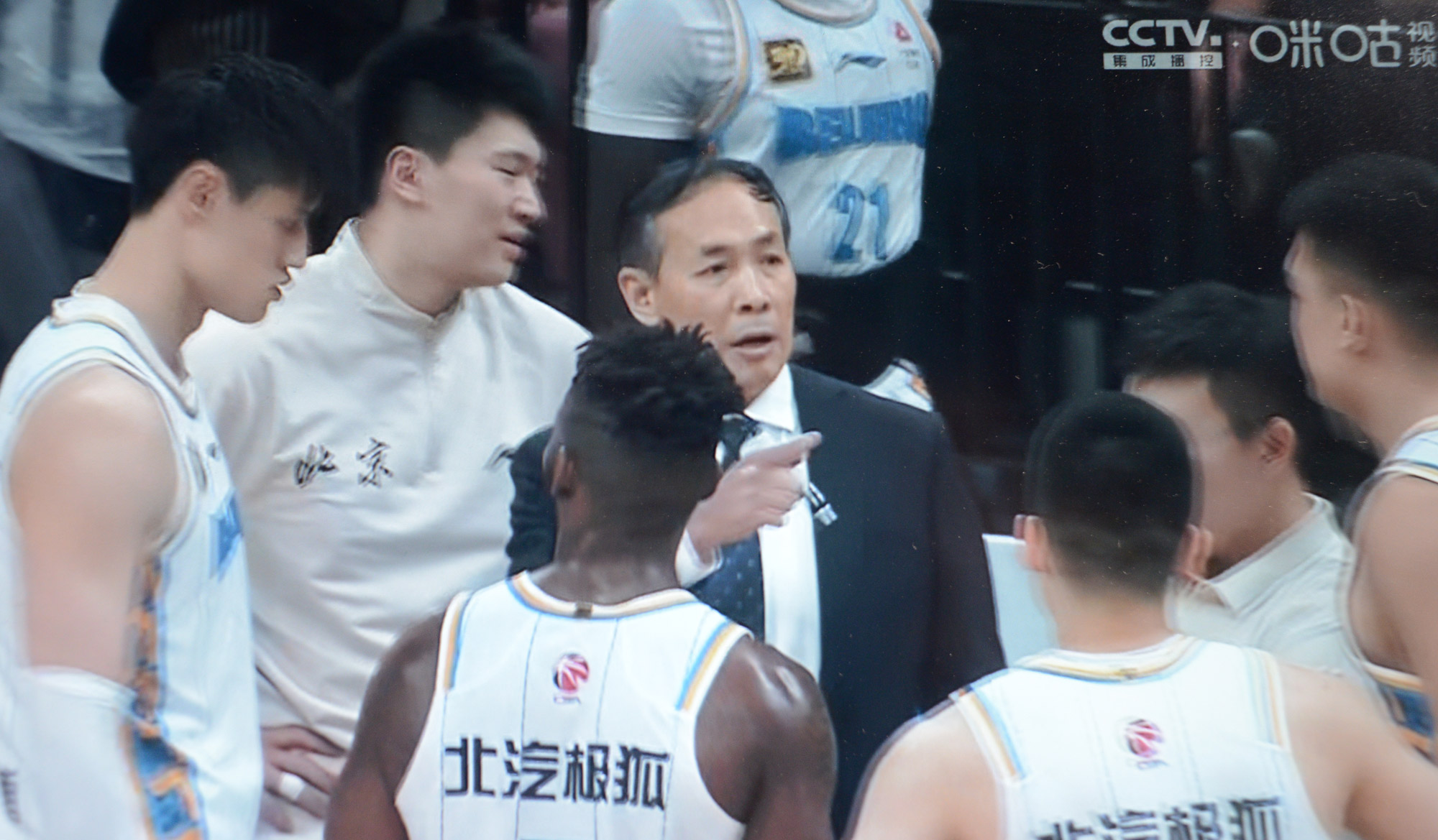 山东男篮击败辽宁队，取得半决赛入场券