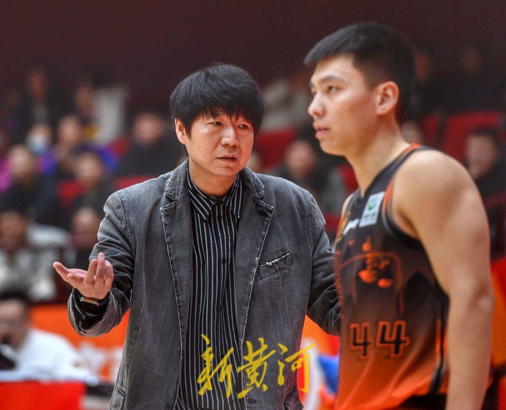 河北男篮主教练总结比赛，瞄准胜利