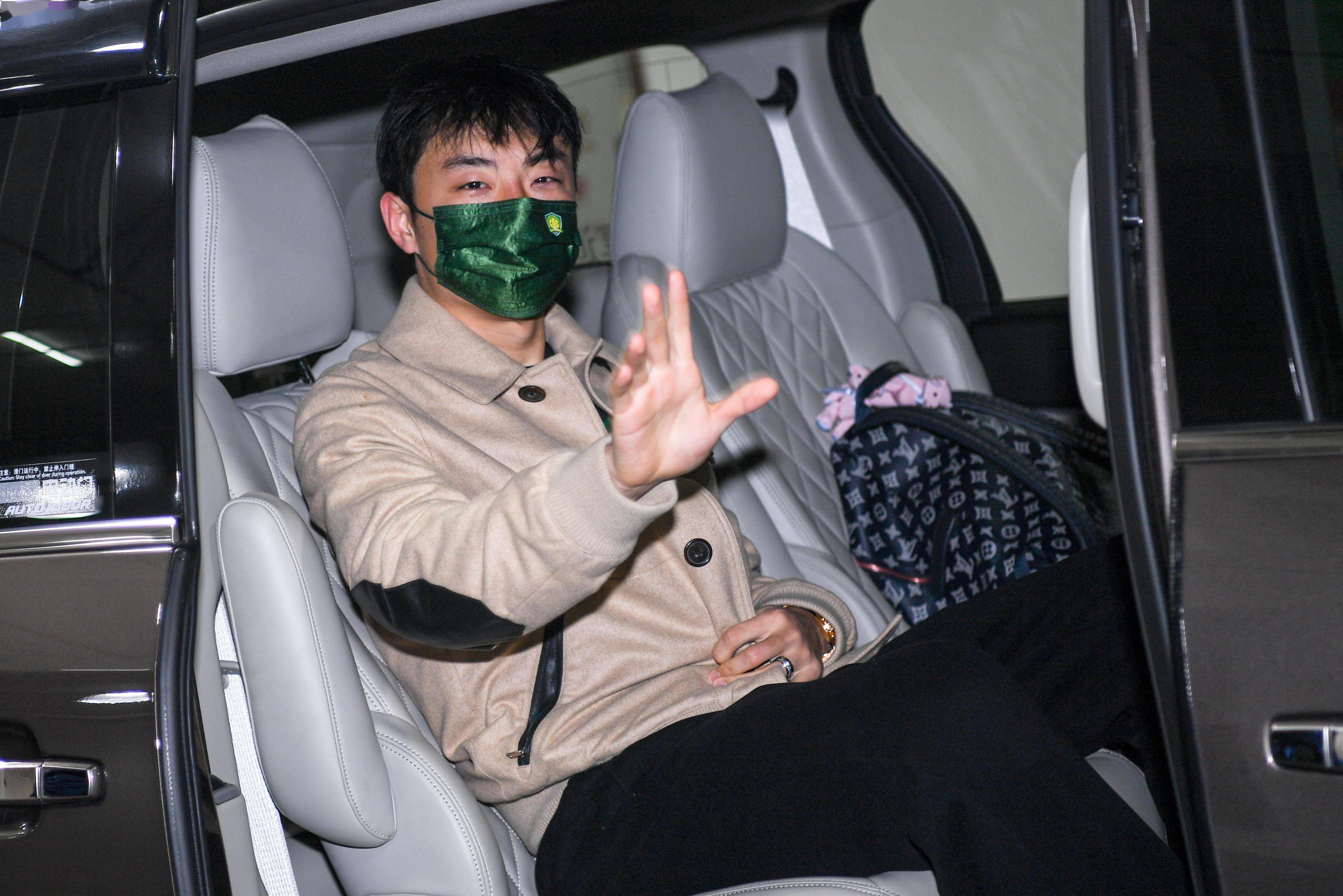 包含维也纳快车落寞收场，遗憾告别比赛的词条