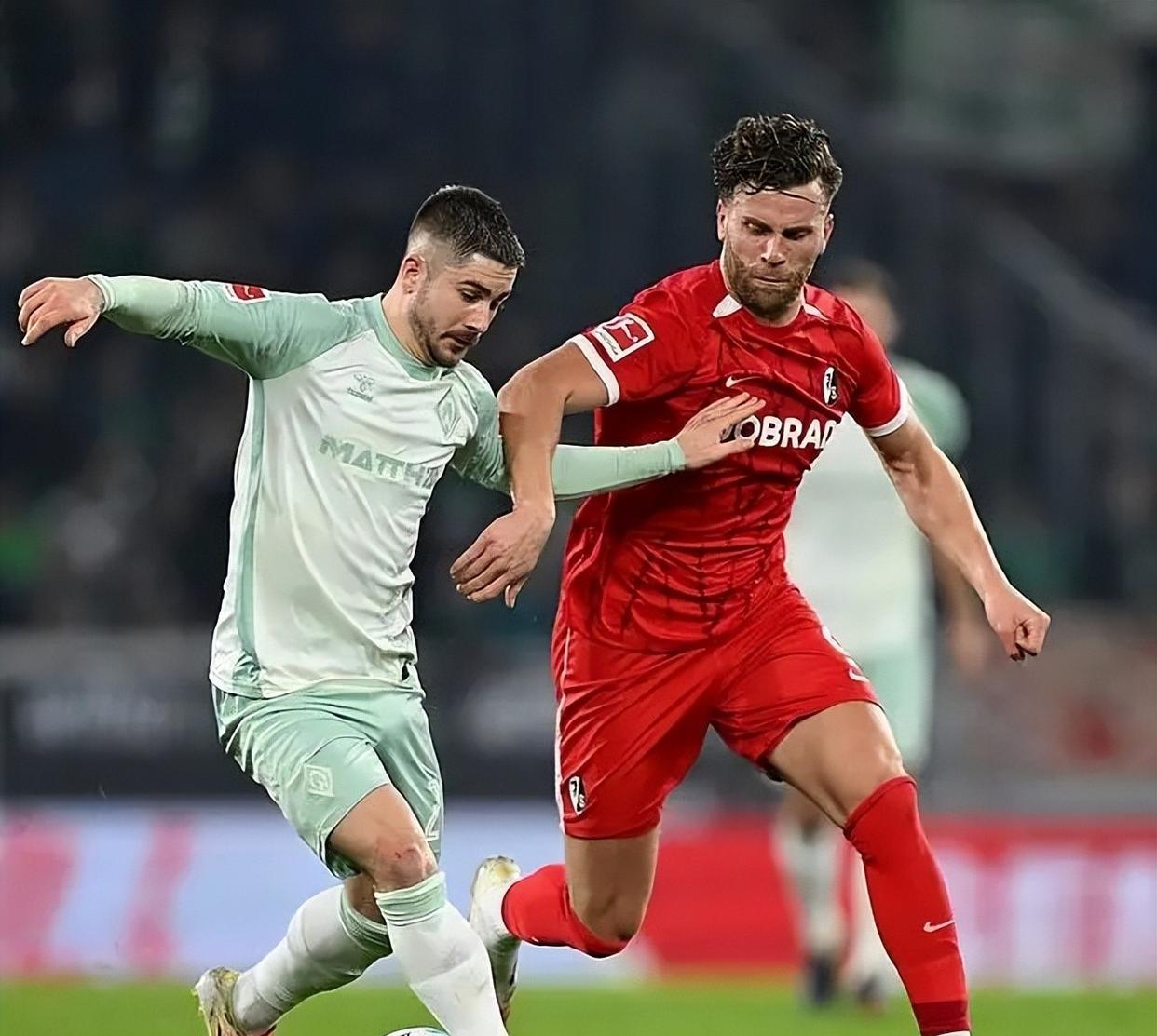 奥格斯堡客场取胜弗赖堡，众将表现出色斩获胜利