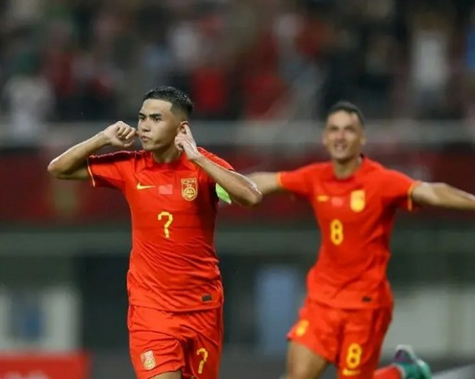 开云体育官网-越南球队在比赛中赢得重要胜利！