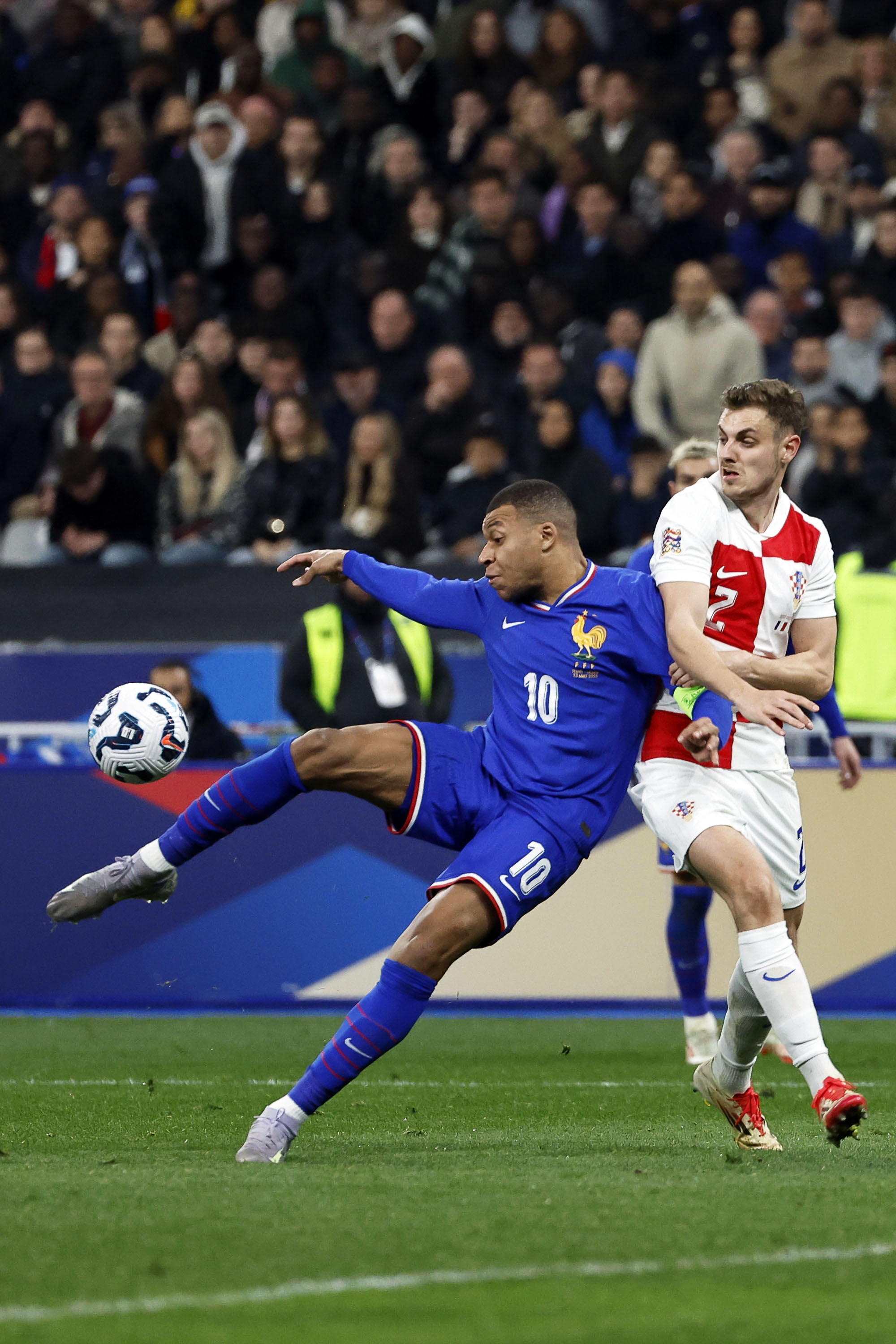 包含欧国联决赛：精彩的比赛将在决赛中展开的词条