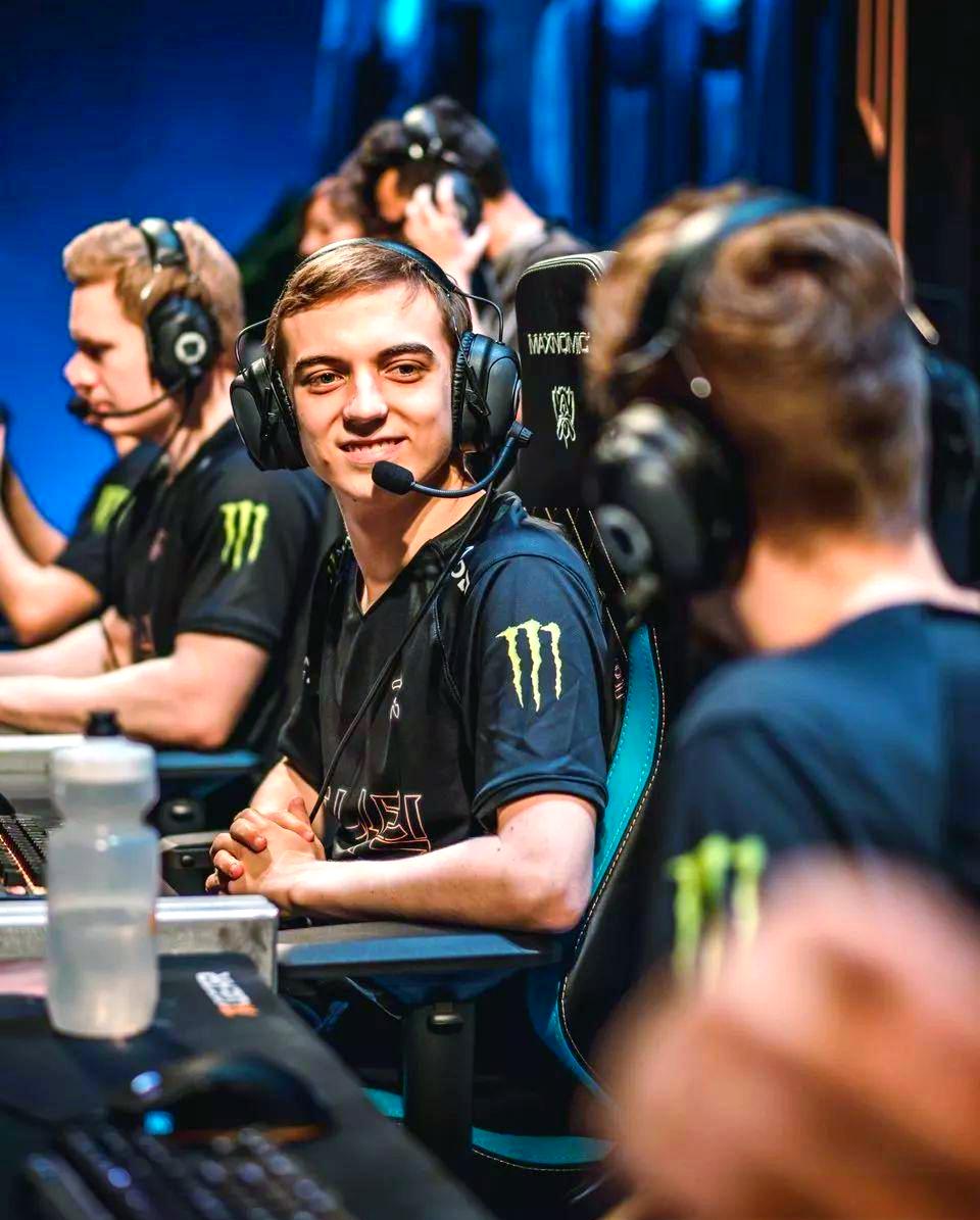 开云官网-关于MAD轻取FNC，Chovy关键团战开团秒人激烈交锋半决赛，引爆全场热议的信息