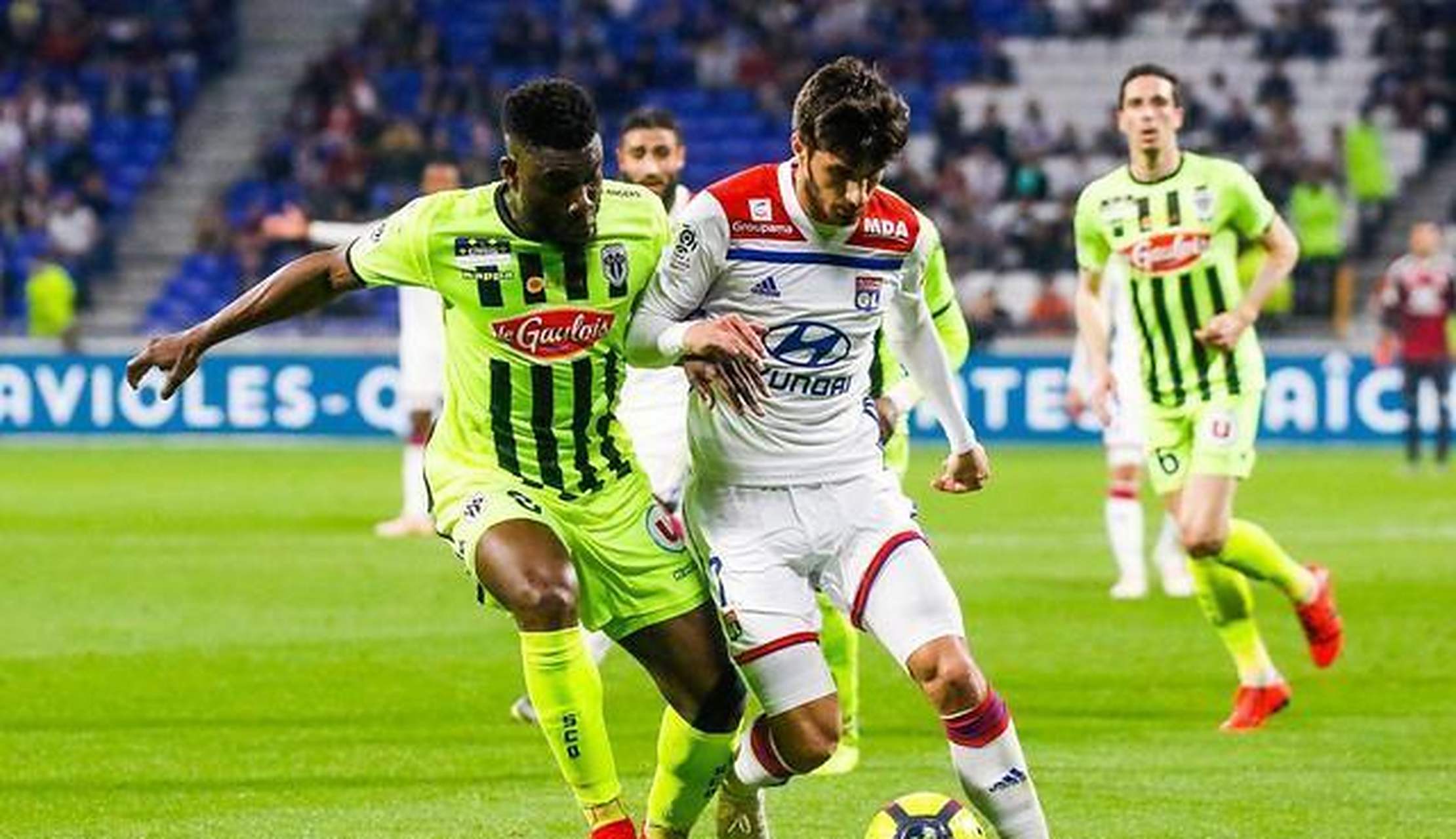 里尔客场逆转击败南特，升至积分榜前列的简单介绍