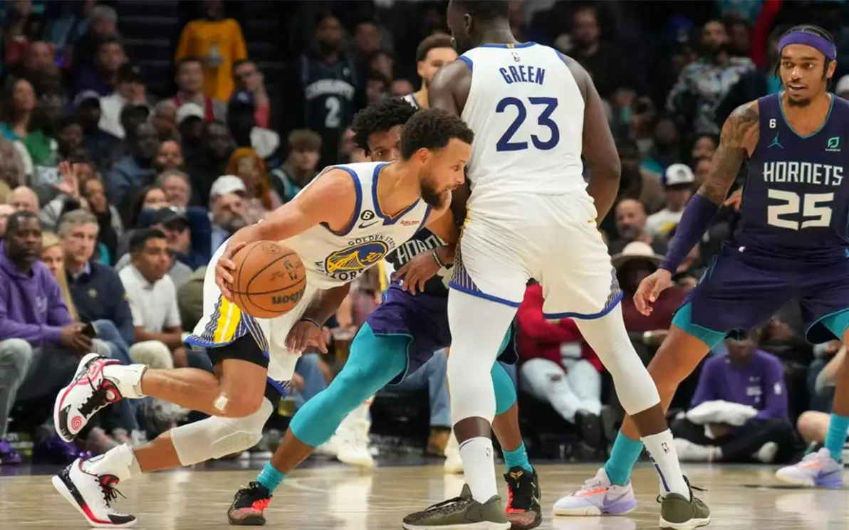 开云体育中国-NBA球队备战新一季，教练员战术调整有妙招