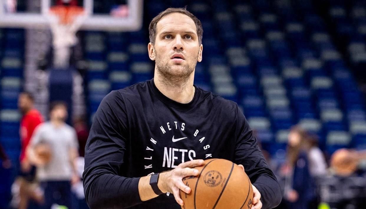 火箭主帅宣布辞职，球队陷入困境