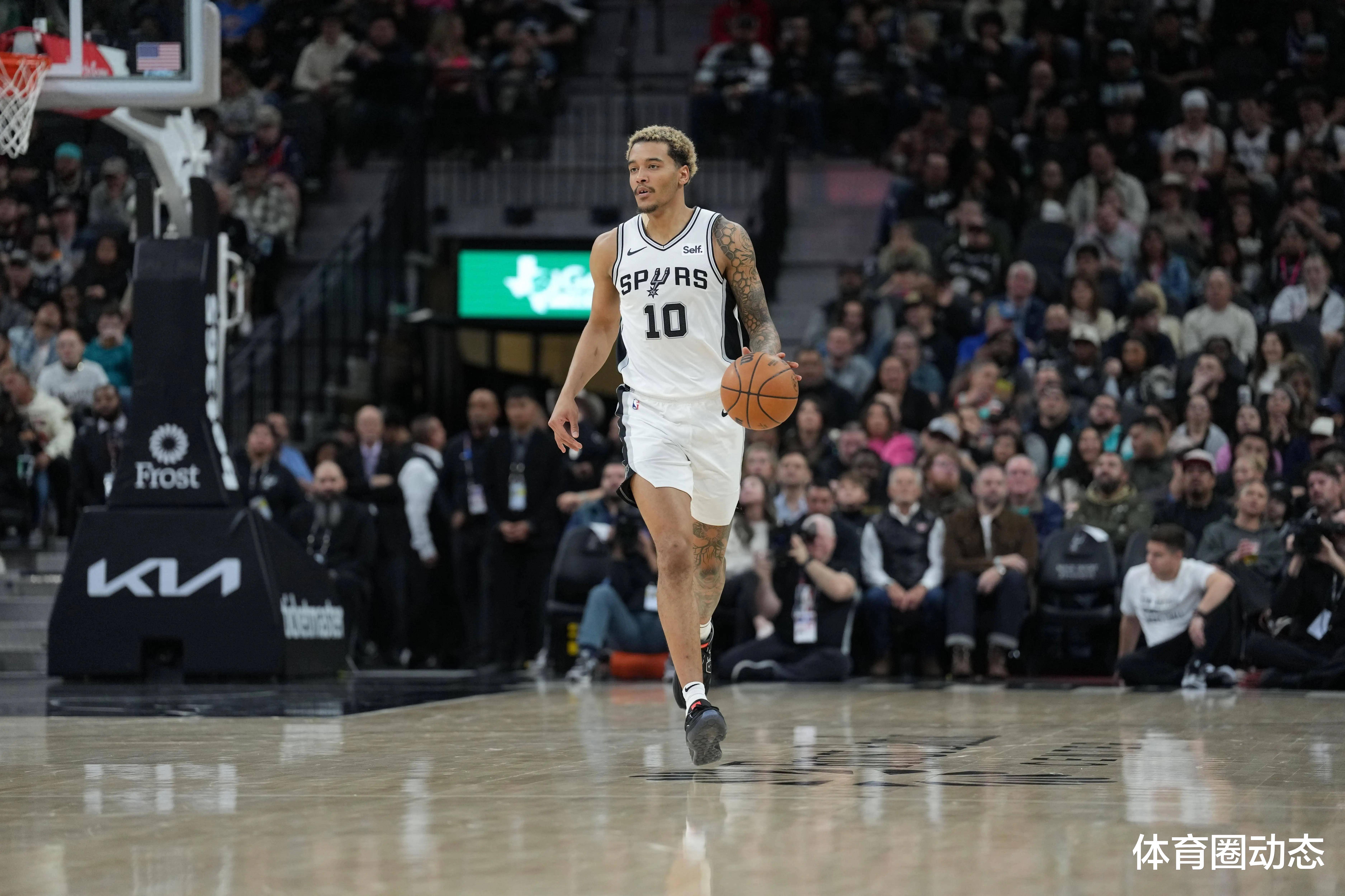 关于鹈鹕队战胜马刺，全队发挥出色的信息