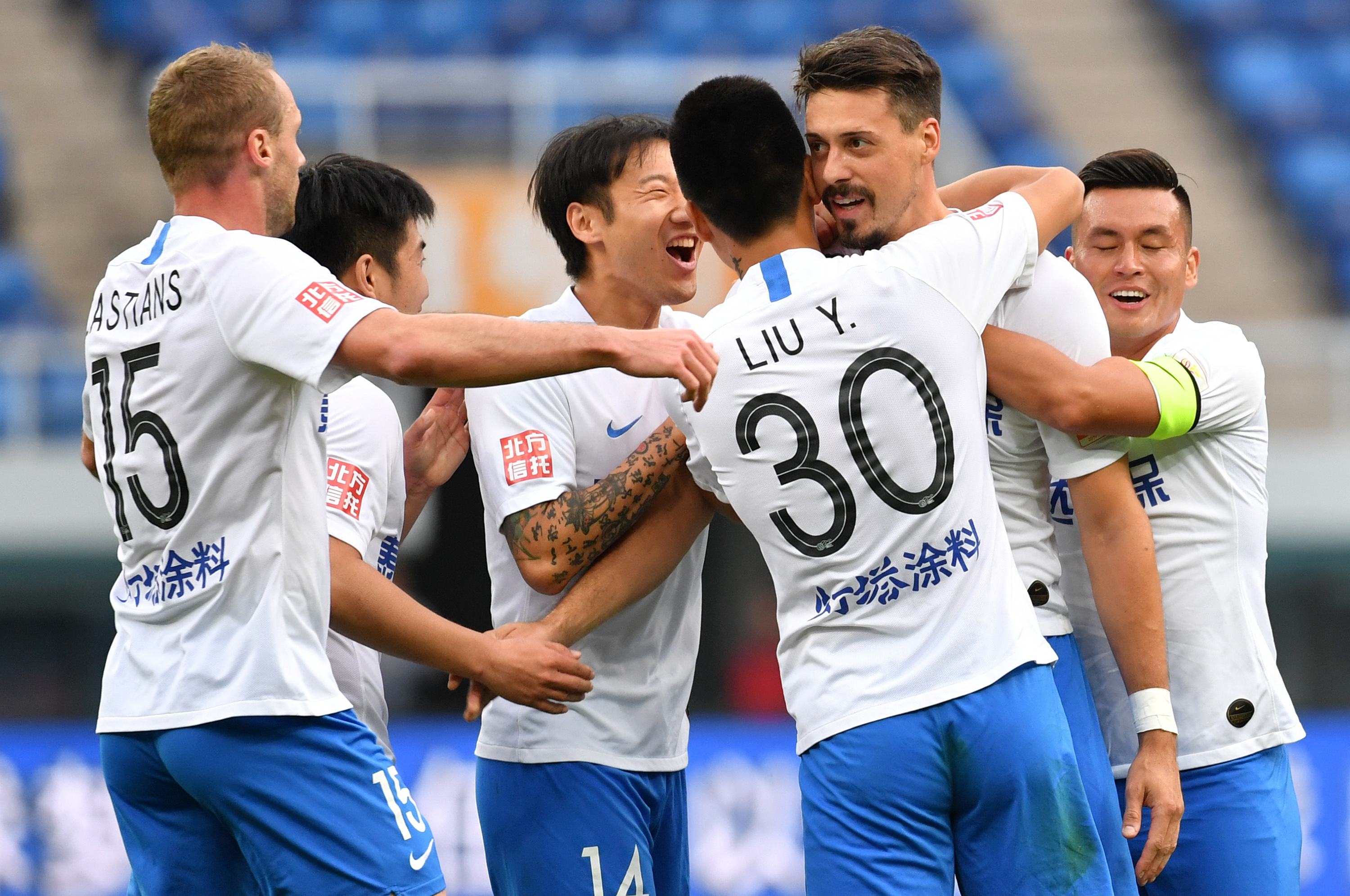 天津泰达取得三分，球队士气高涨追赶前排