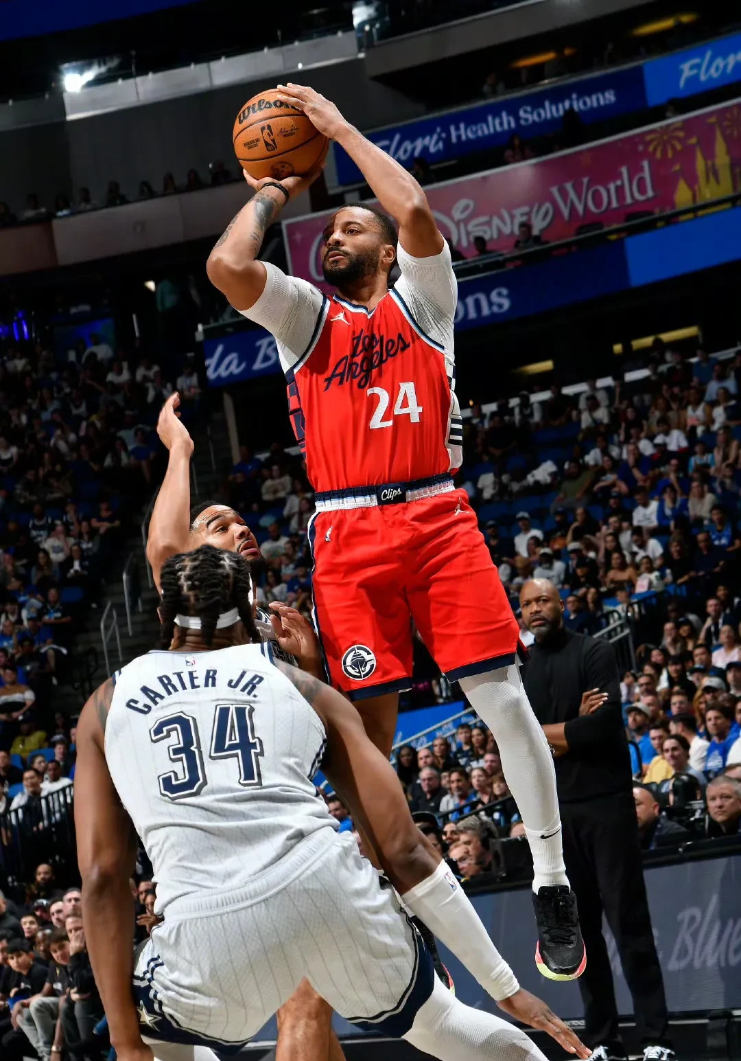 开云体育官方网站-快船夺冠热门，丢掉大比分领先被逆转