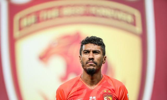 足球赛事中一名老将球员展现出自己的价值