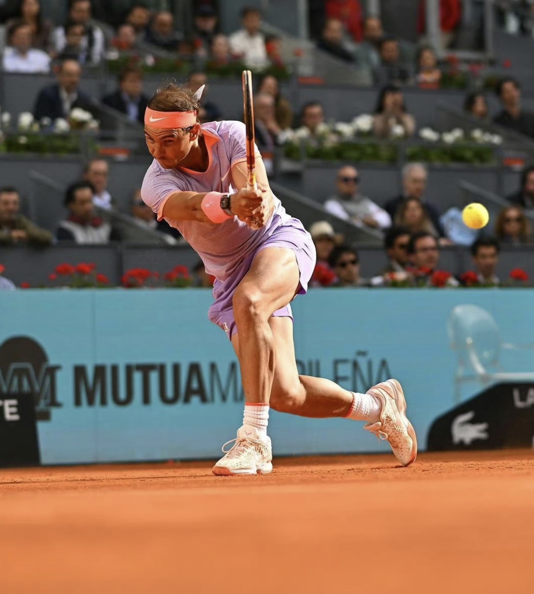 开云体育在线-意大利网球队鏖战德国网球队，纳达尔完成帽子戏法